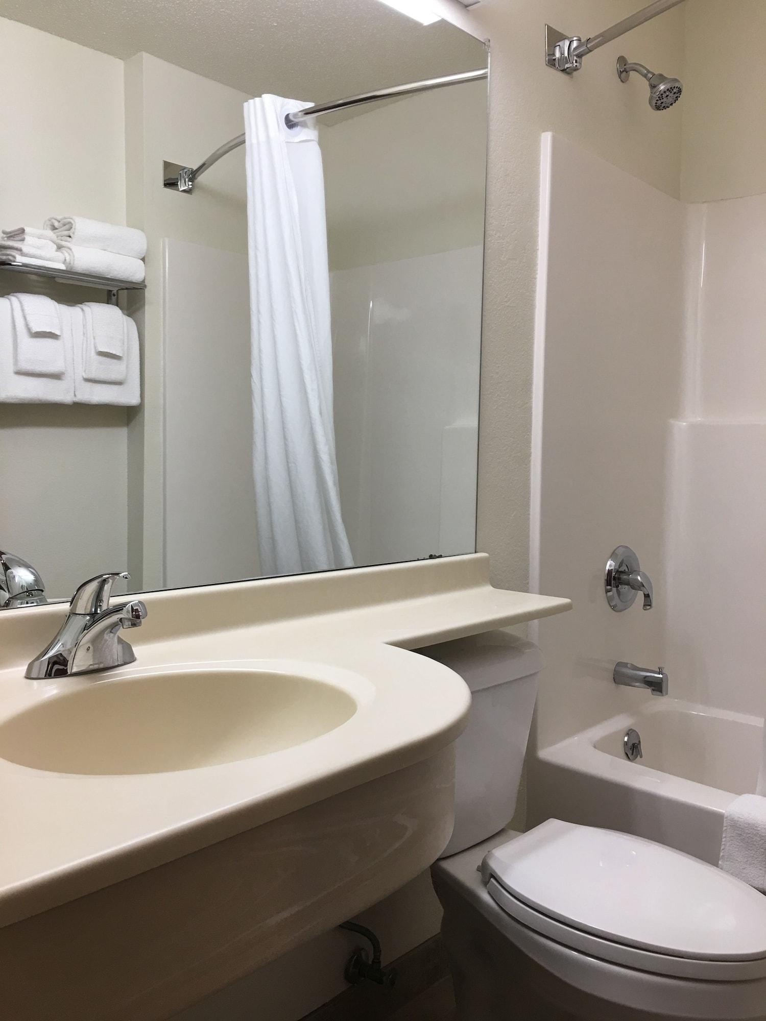 Microtel Inn & Suites By Wyndham Rice Lake Экстерьер фото