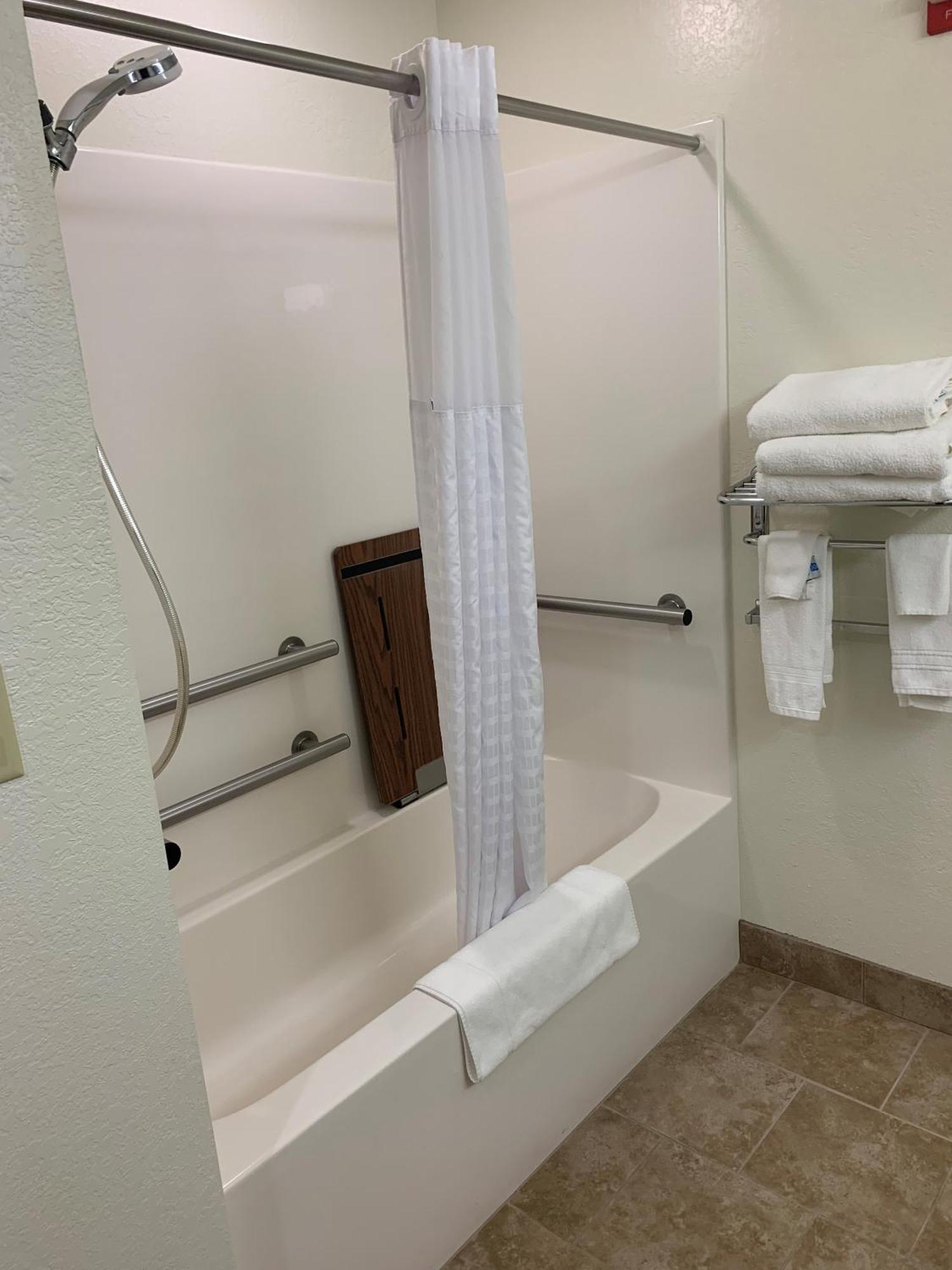Microtel Inn & Suites By Wyndham Rice Lake Экстерьер фото
